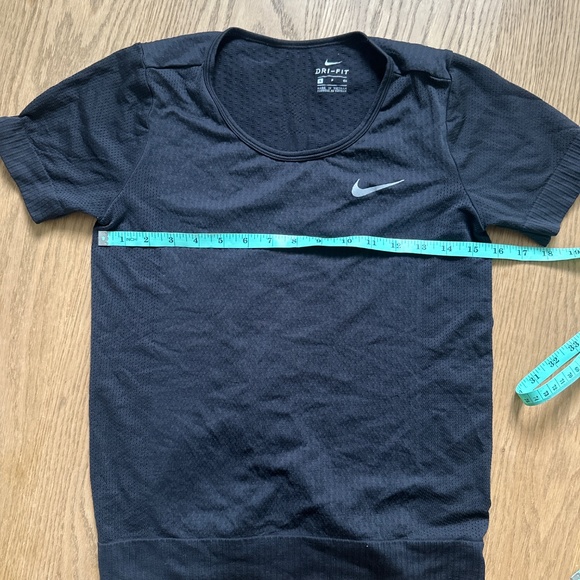 Nike Dri-Fit Tee - Picture 3 of 5